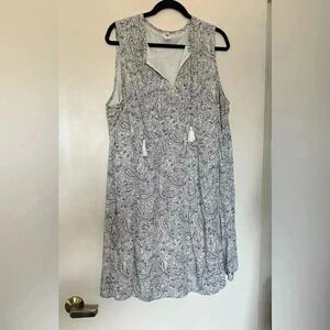 Sleeveless Slit Neck Black and White Print Dress by Old Navy